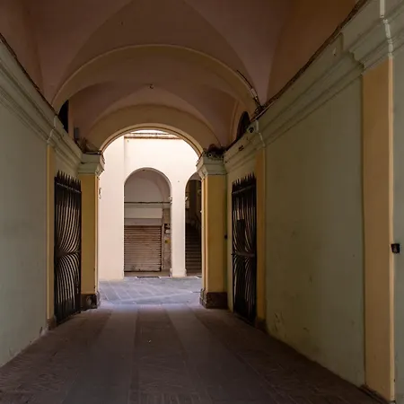 New Era - Duomo Di Centro Storico ペルージャ